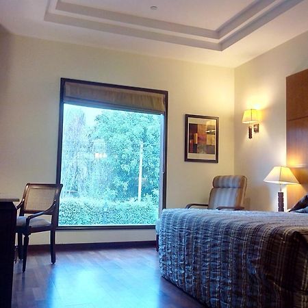The Ocean Pearl Retreat Hotel New Delhi Bagian luar foto