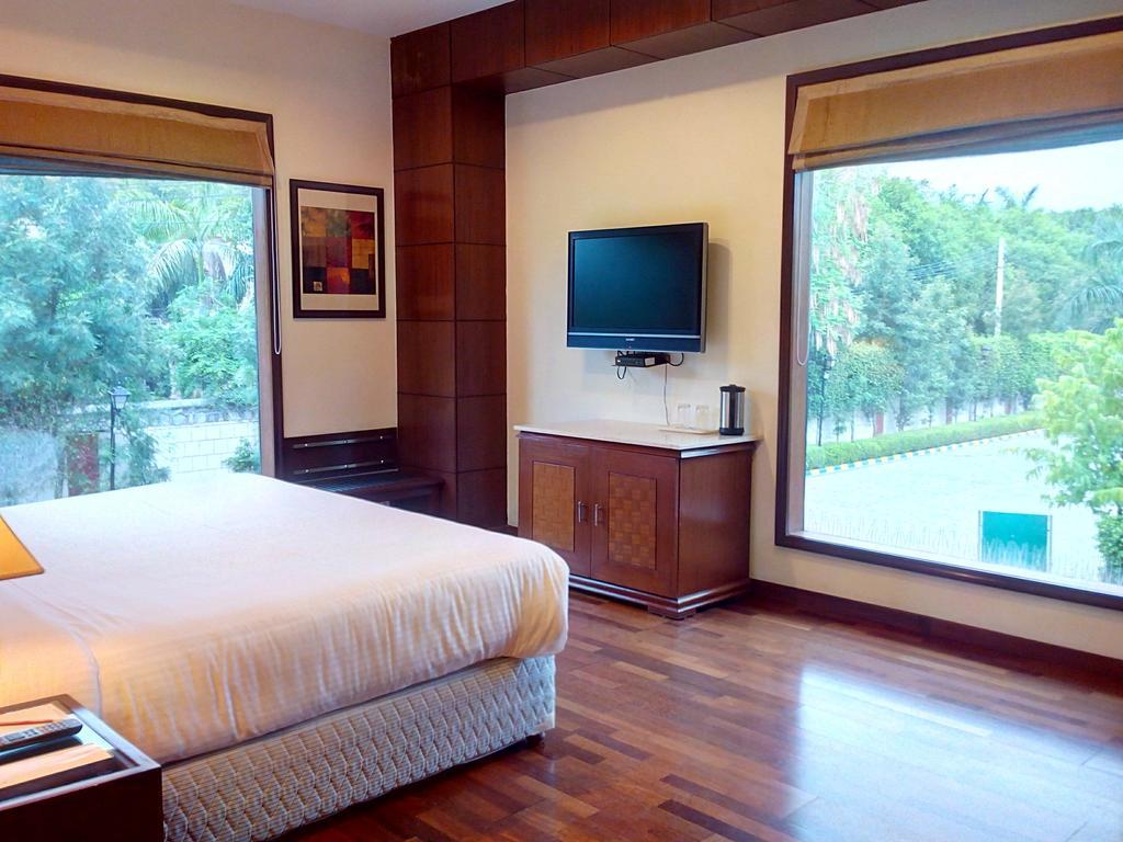 The Ocean Pearl Retreat Hotel New Delhi Bagian luar foto
