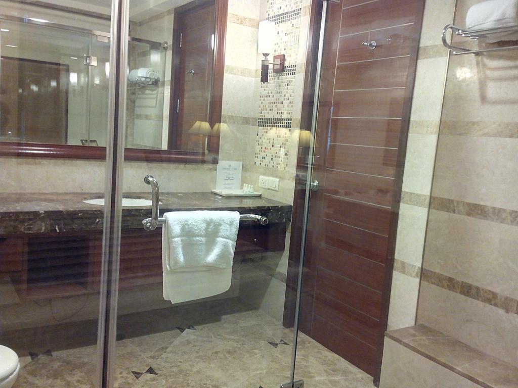 The Ocean Pearl Retreat Hotel New Delhi Ruang foto