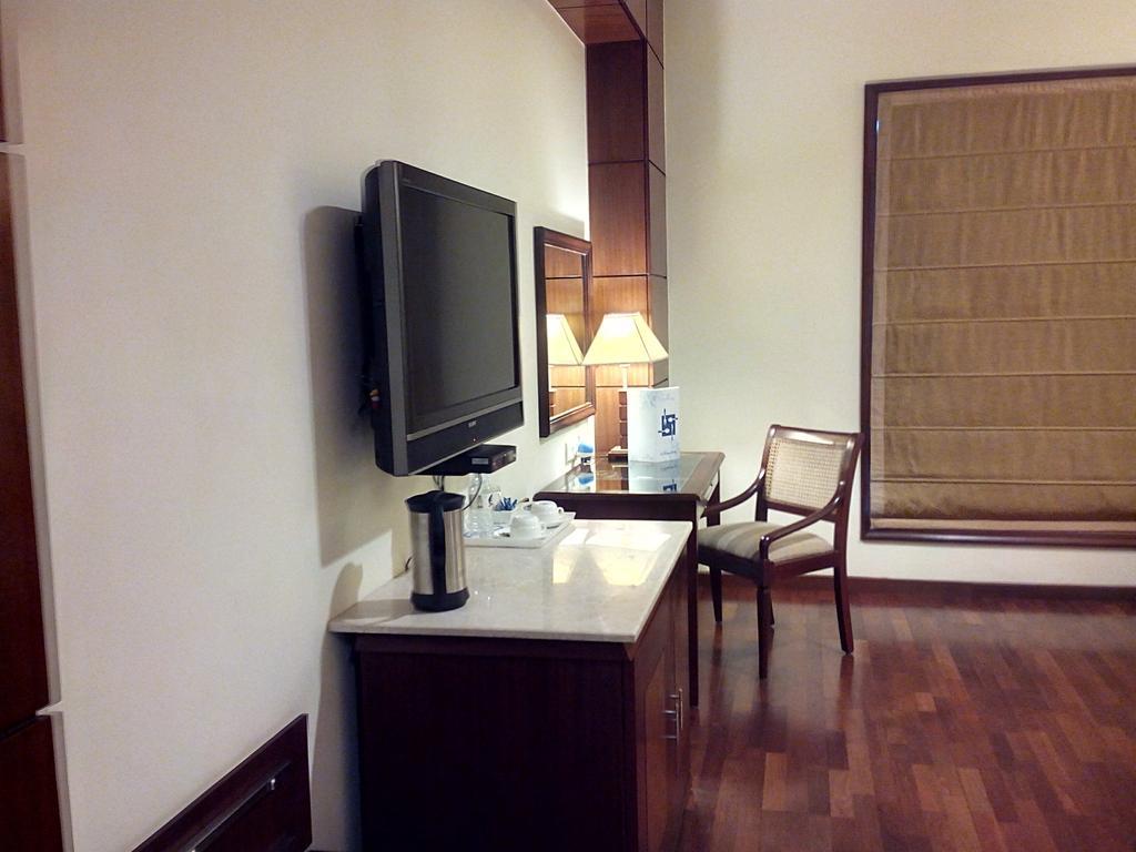 The Ocean Pearl Retreat Hotel New Delhi Bagian luar foto