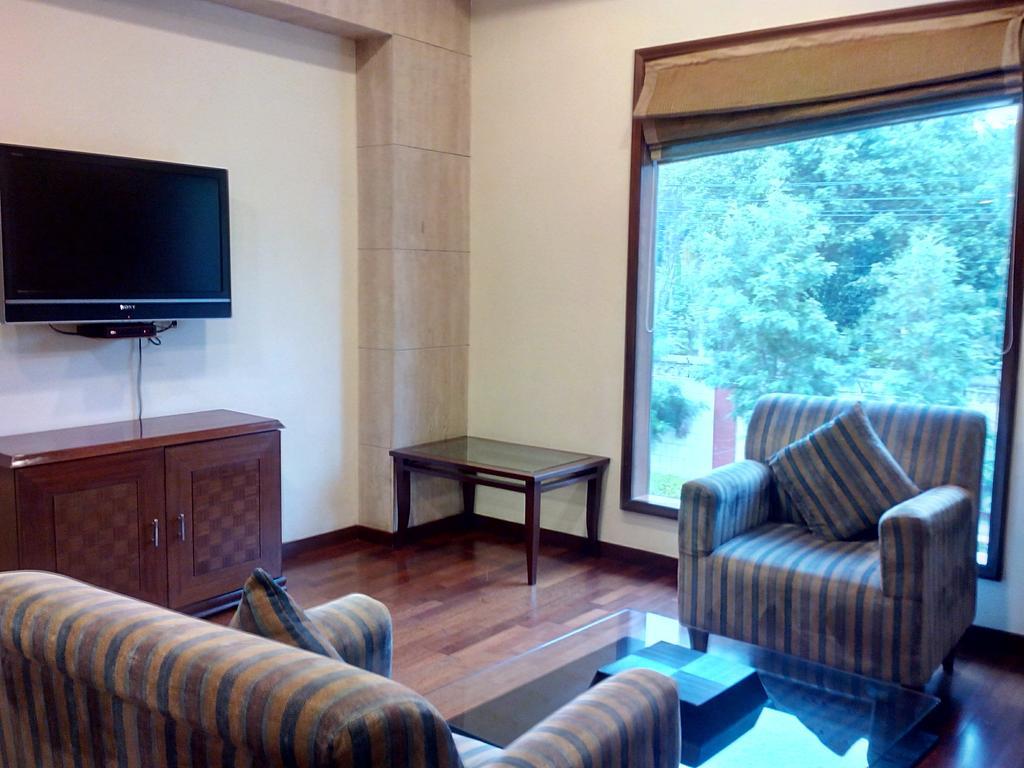 The Ocean Pearl Retreat Hotel New Delhi Bagian luar foto