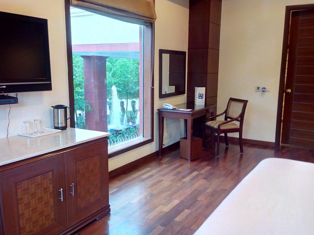 The Ocean Pearl Retreat Hotel New Delhi Bagian luar foto