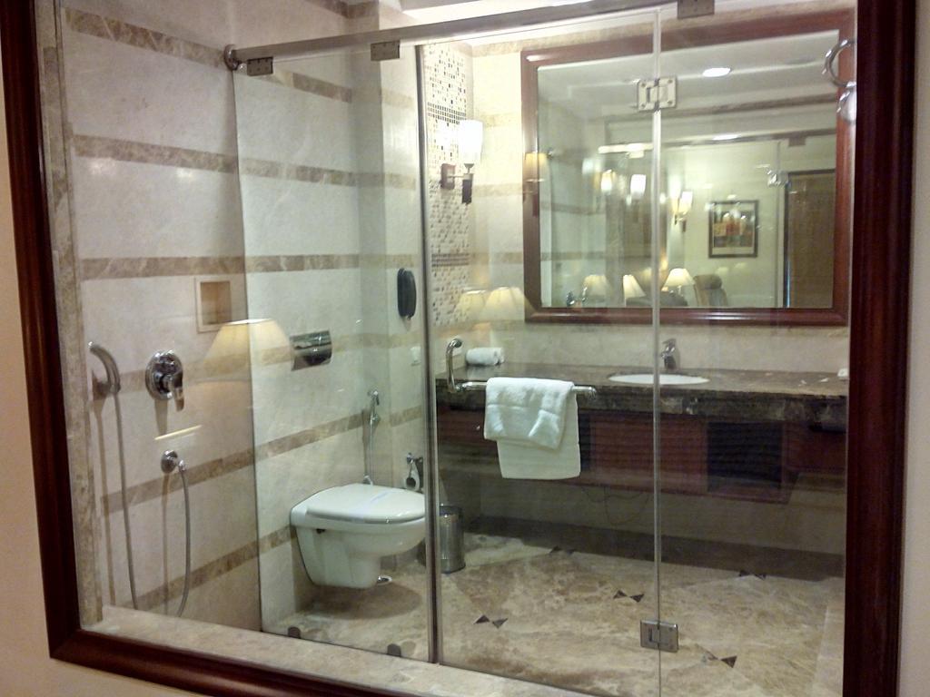 The Ocean Pearl Retreat Hotel New Delhi Bagian luar foto